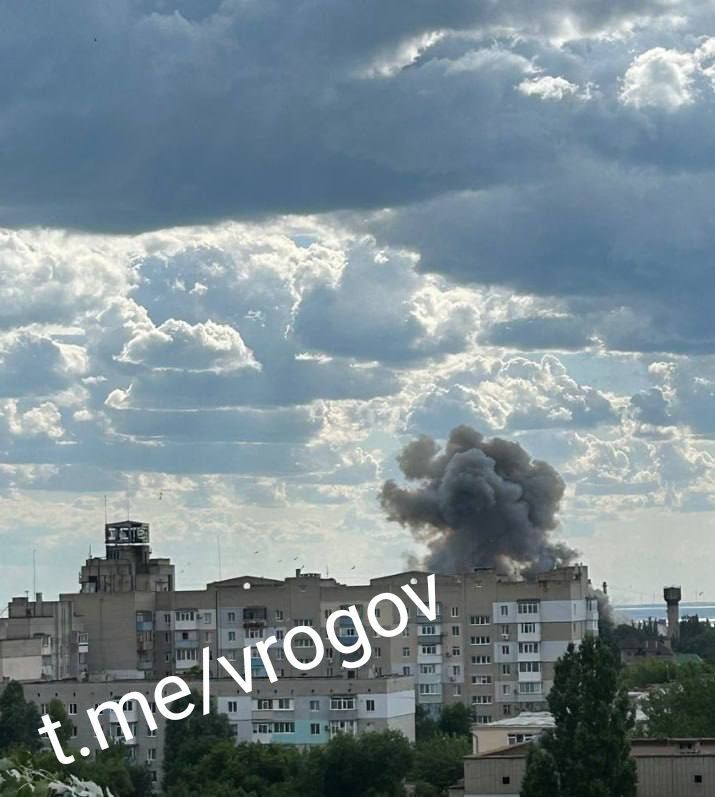 Владимир Рогов: Бердянск под огнём боевиков ВСУ. Около 16:30 в городе Бердянск Запорожской области прозвучала серия взрывов