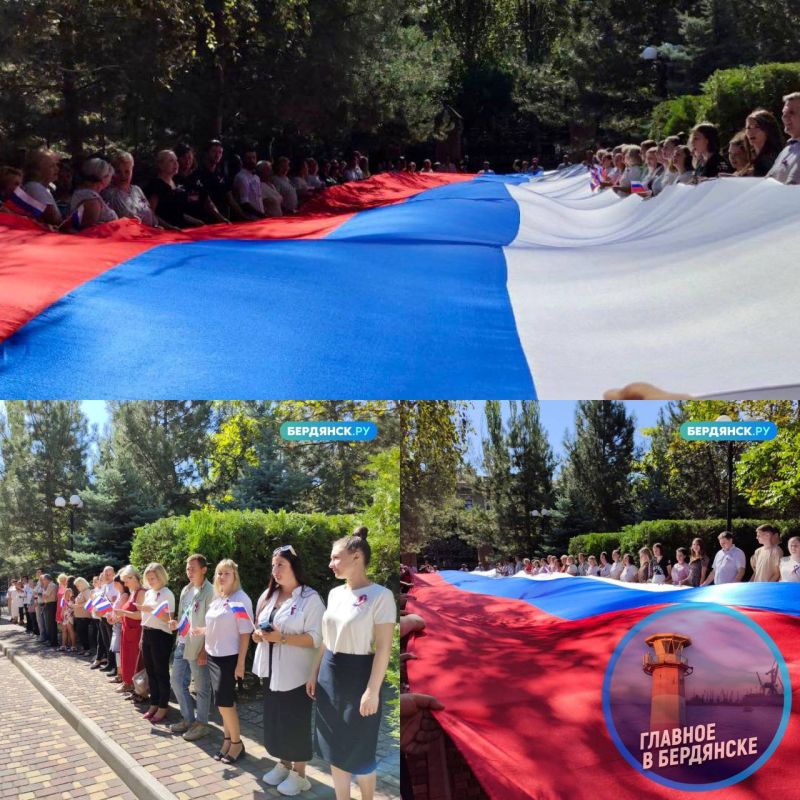 В Азовском государственном педагогическом университете развернули 25-ти метровый триколор