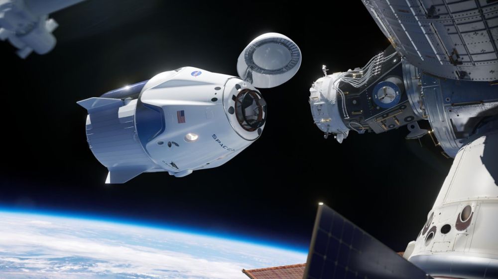 ������� Crew Dragon ������������ �������� SpaceX � �������� �� ������� ������� � ������ ������������ ������ Axiom Space ������������� � ���. ���������� ������ �� ����� ����