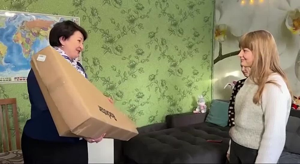 В конце декабря председатель партии «Единая Россия» Дмитрий Медведев принял участие во всероссийской благотворительной акции «Елка желаний»