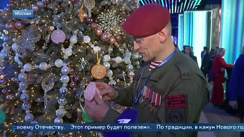 "Единая Россия" представила выставку о работе по помощи фронту