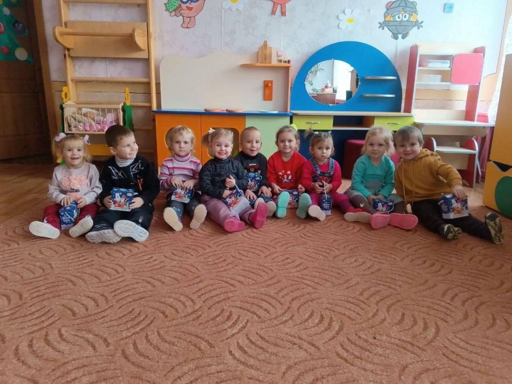 Воспитанникам детского сада села Новотроицкое передали новогодние подарки из Чувашии