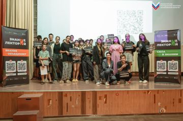 За кулисами искусства: в Бердянске прошла лекция о творческих профессиях