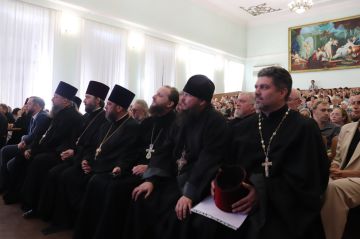 Межрегиональная православная книжная выставка-форум «Радость слова» состоялась в Мелитопольском государственном университете (МелГу), передает корреспондент Запорожского агентства новостей