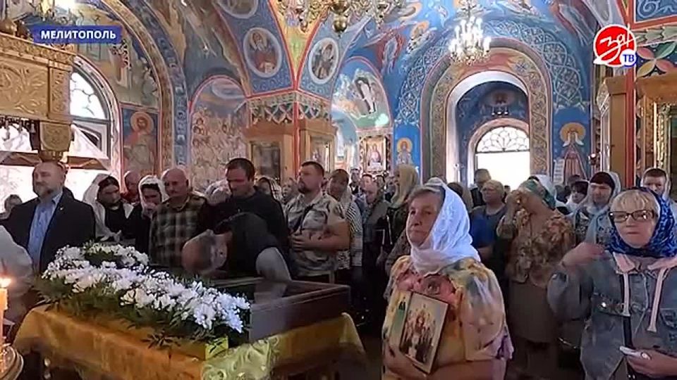 В Александро-Невском соборе состоялась торжественная служба в честь прибытия чудотворных икон и мощей