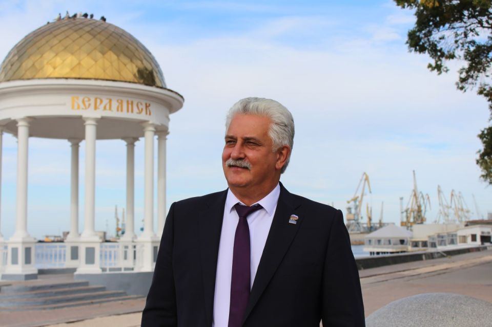 С Днем города. Уважаемые бердянцы! От всей души поздравляю вас с нашим замечательным праздником – Днем города! Примите самые теплые пожелания добра, счастья и благополучия! Сегодня, как уже не раз бывало в истории нашего...