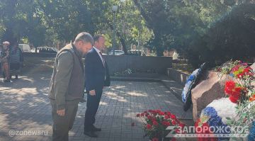 Бердянцы почтили память погибших при освобождении города моряков-десантников