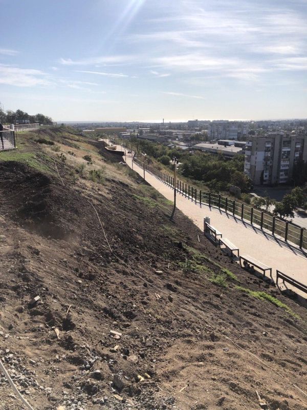 Завершается благоустройство смотровой площадки в Бердянске