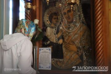 Верующие Бердянска встретили три православные святыни из Москвы