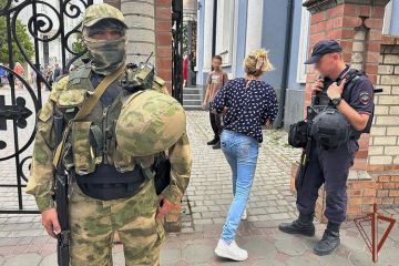 Военнослужащие и сотрудники Росгвардии обеспечили безопасность пребывания православных святынь в Запорожской области