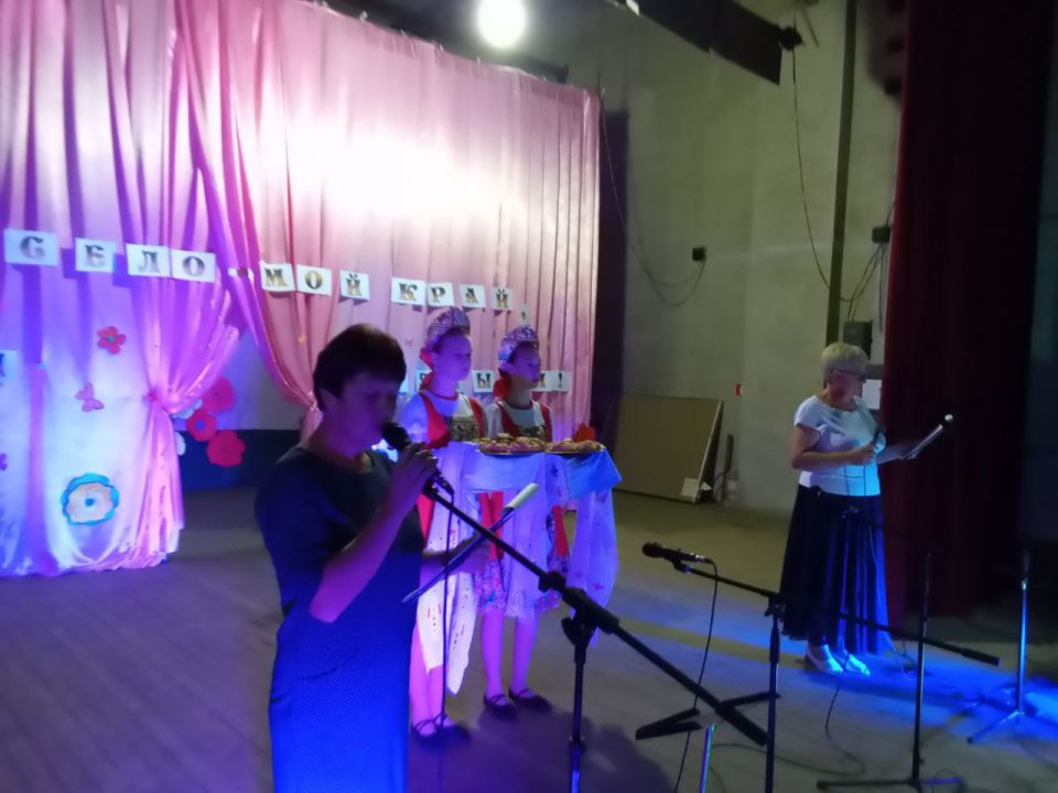             ,  !,   