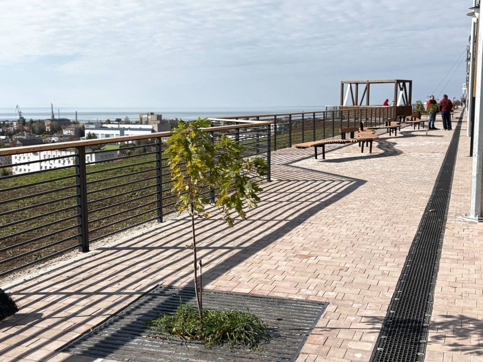 В Бердянске проверили ход работ на смотровой площадке