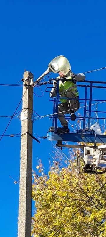 Продолжаются работы по обновлению уличного освещения