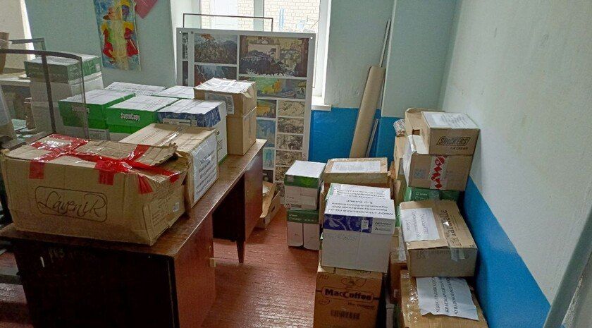 Школьникам Бердянского района из Чувашии передали канцелярию и новые учебники