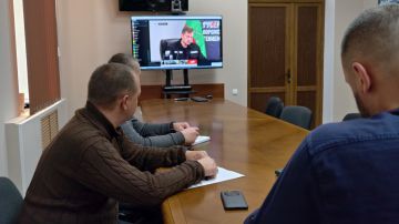 Сотрудники Администрации Бердянского муниципального округа, во главе с Алексеем Кичигиным присоединились к просмотру прямой линии с губернатором Запорожской области Евгением Балицким