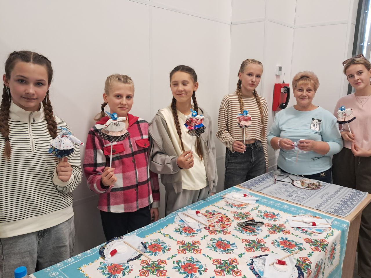 В ДК «Маяк» прошёл мастер-класс по изготовлению куклы-мотанки