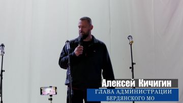 Творческие коллективы Бердянского района выступили в Нововасильевке в честь Дня народного единства