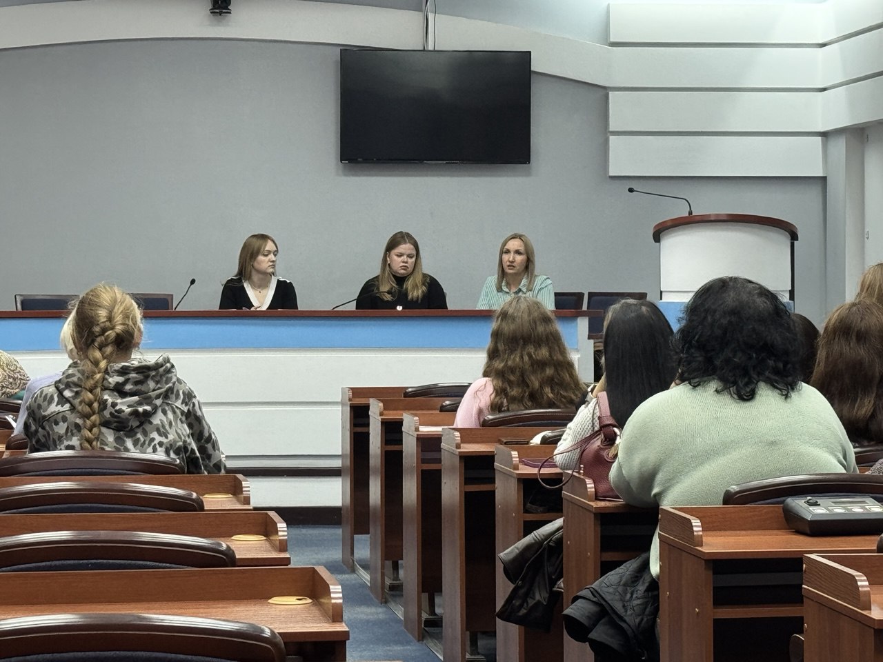 В Администрации Бердянского городского округа прошла встреча по вопросам профилактики вредных зависимостей среди молодежи