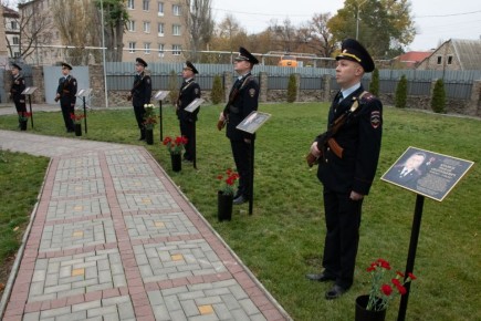 В Мелитополе открыли «Аллею памяти» в честь погибших полицейских