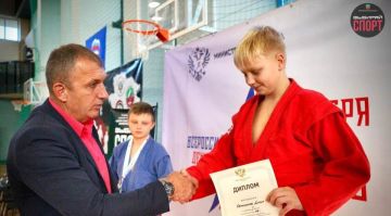 В Мелитополе прошли соревнования ко Дню самбо