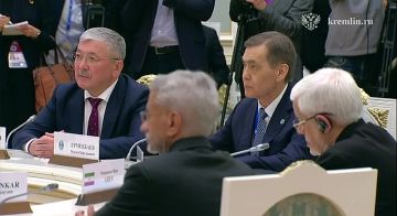 Анна Хорошун: В Екатерининском зале Кремля Президент встретился с главами делегаций – участниками заседания Совета глав правительств государств – членов Шанхайской организации сотрудничества