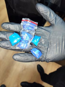 В Бердянске полицейские задержали закладчика синтетических наркотиков