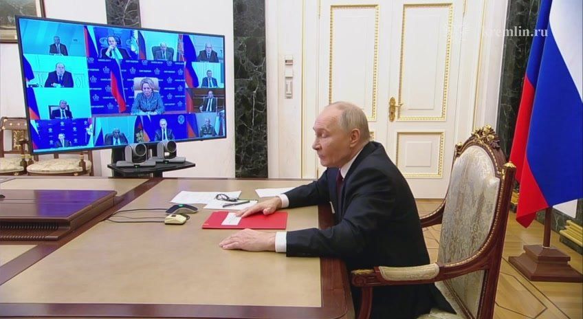Анна Хорошун: Владимир Путин в Кремле провёл по видеосвязи оперативное совещание с постоянными членами Совета Безопасности