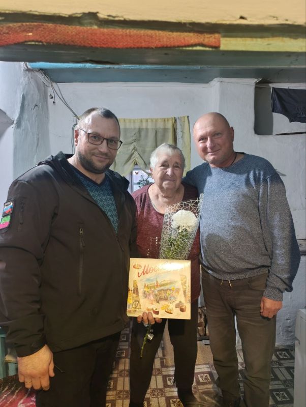 Единороссы не оставляют без внимания долгожителей Бердянского района