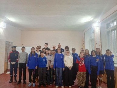 Добровольцы Запорожского регионального отделения ВСКС провели занятие для активистов Школьного спасательного отряда «Буревестник» Бердянской средней общеобразовательной школы № 20