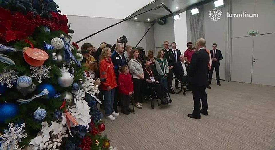 Анна Хорошун: Путин встретился с волонтёрами перед церемонией награждения, — Кремль