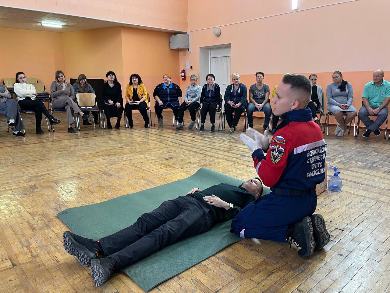 Продолжаем проводить занятия по оказанию первой помощи для коллектива СОШ №11 в Бердянске