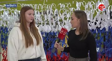 В День Конституции России 12 школьникам вручили первые в их жизни паспорта