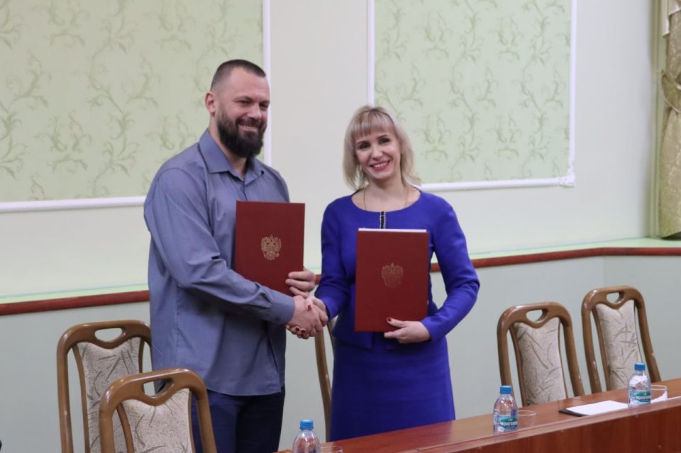 Будущее за профессионалами: Администрация Бердянского района и АГПУ закрепили сотрудничество соглашением