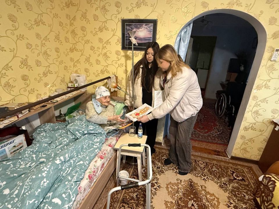 Поздравление ветеранов Великой Отечественной войны от активистов молодежного движения «Юг Молодой»