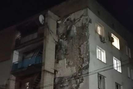 «Повреждены автомобили и фасады домов»: киевские боевики массово атаковали Бердянск беспилотниками