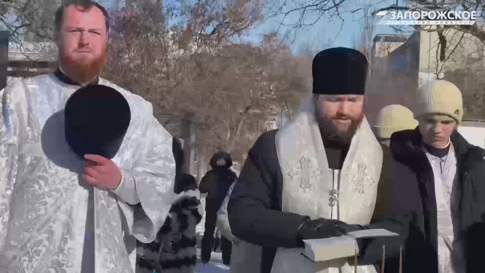 Крестный ход, освящение вод моря и купания в честь православного праздника Крещения Господня прошли в Бердянске