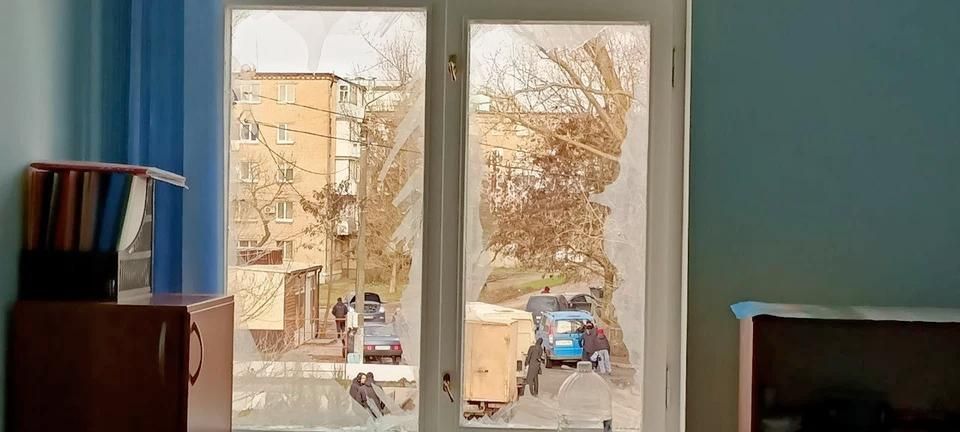 В Бердянске восстанавливают центр соцобслуживания после атаки беспилотника