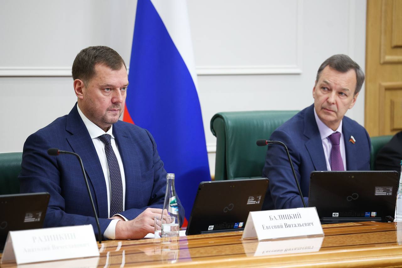 Евгений Балицкий: Совместно с сенатором от Запорожской области Дмитрием Николаевичем Вороной и председателем Законодательного собрания Запорожской области Виктором Андреевичем Емельяненко принял участие в заседании Совета по...