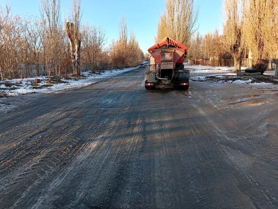 Сотрудники МБУ «Благоустройство Бердянск» продолжают работу на улицах города