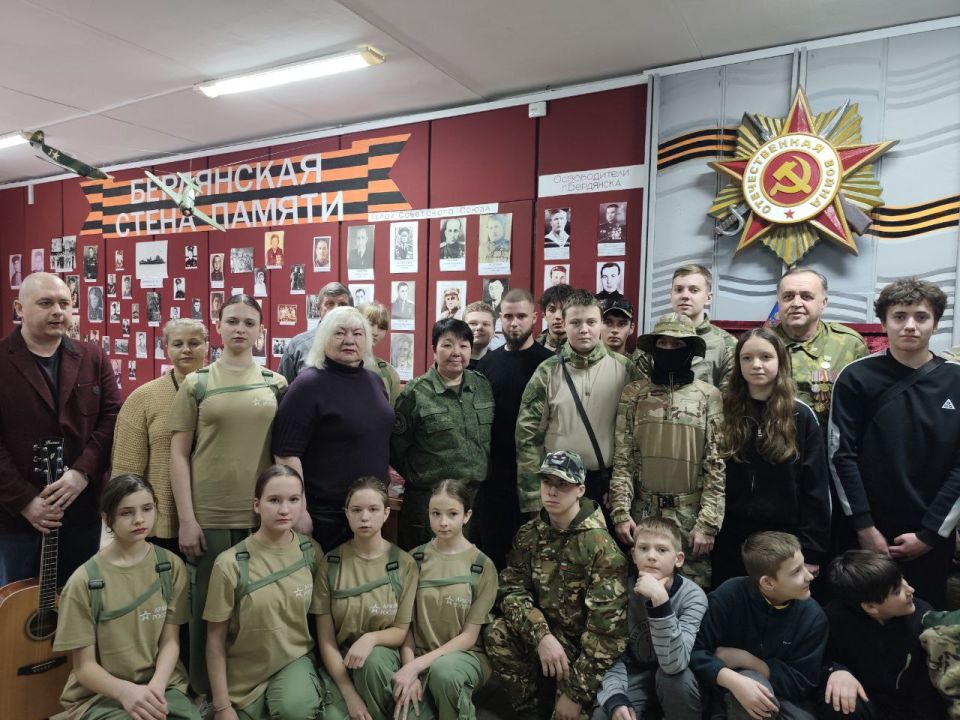 В Бердянске сотрудники Следственного комитета России по Запорожской области отметили 37-летие вывода советских войск из Афганистана