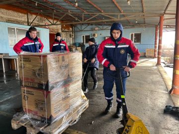 Оперативная помощь. Студенты-спасатели Запорожского РО ВСКС отряда «СВОИ» Бердянского колледжа (филиала) МелГУ оказали помощи в разгрузке генераторов, которые прибыли на склад Народного фронта в Бердянске