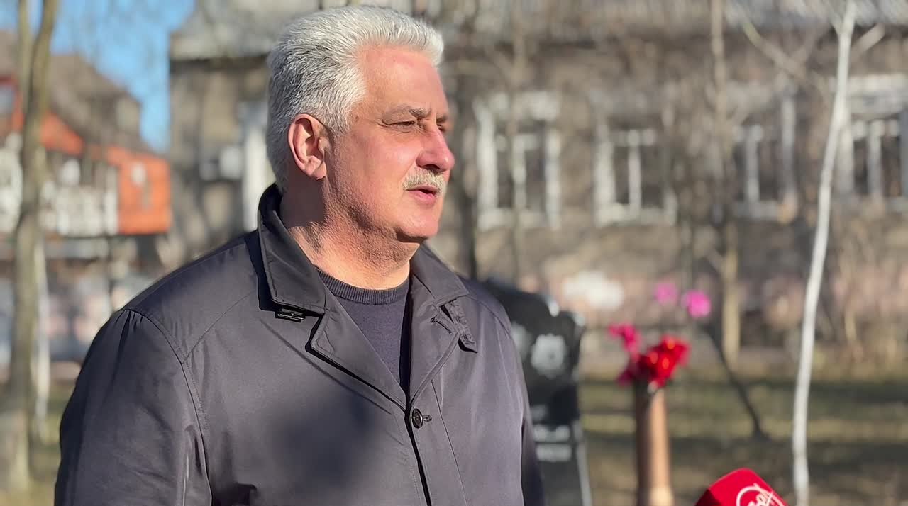 Бердянцы возложили цветы к памятному знаку в честь воинов, погибших при освобождении Новороссии