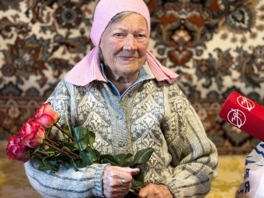 Жительница Бердянска, ветеран Александра Моисеевна Попова отметила 100-летний юбилей