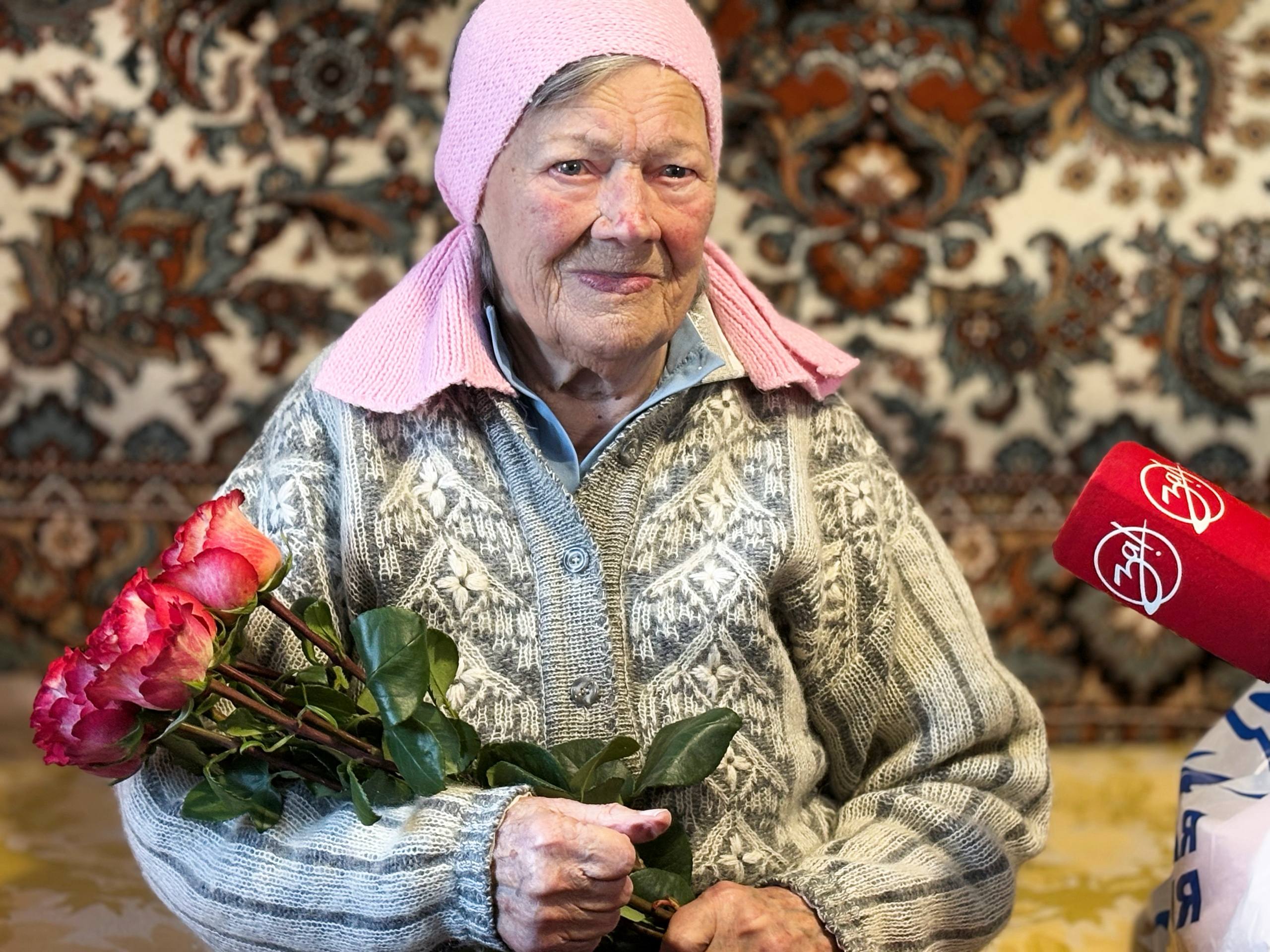 Жительница Бердянска, ветеран Александра Моисеевна Попова отметила 100-летний юбилей