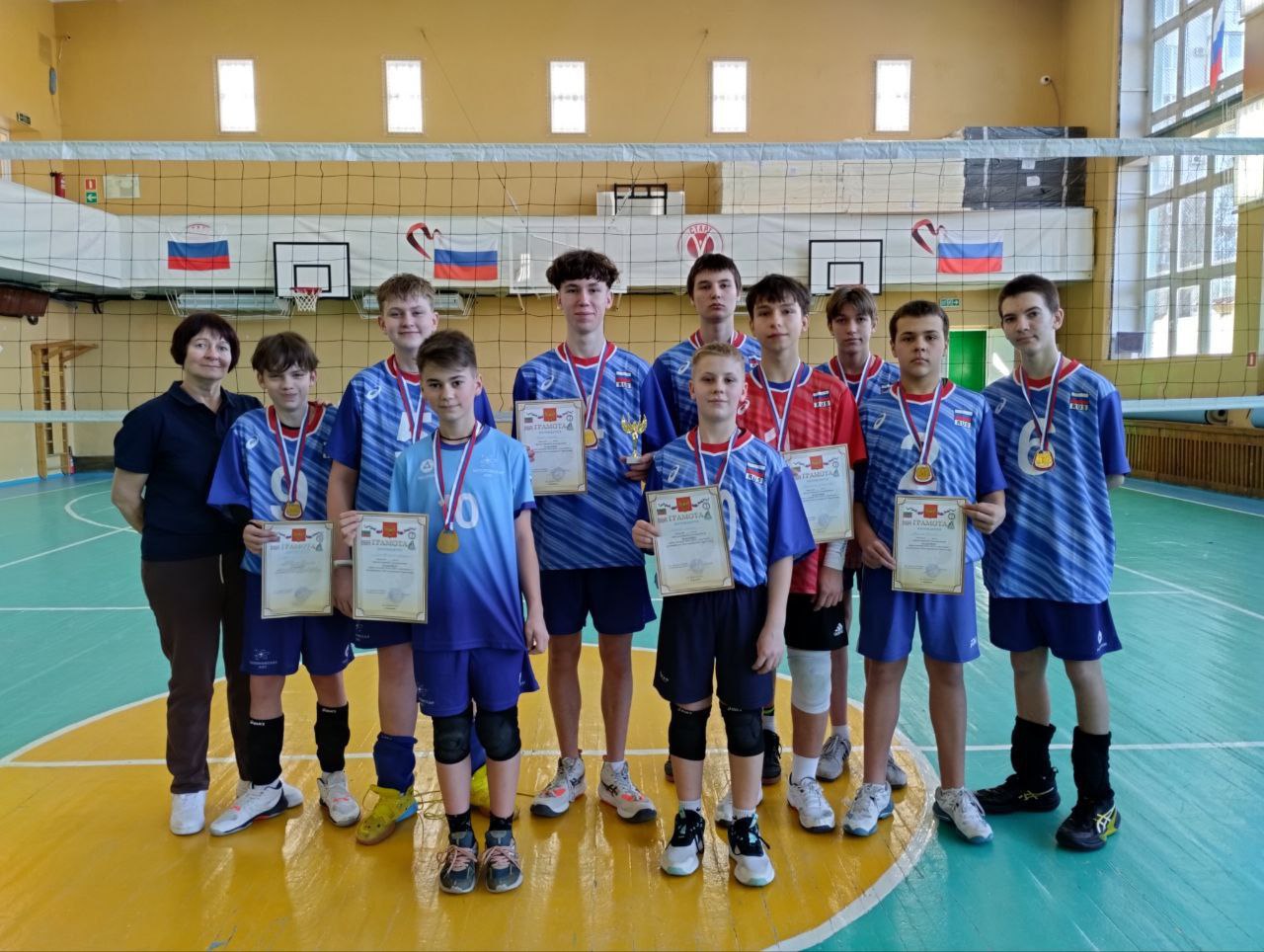 28 февраля в Бердянске прошло физкультурное мероприятие по волейболу среди юношей 2010-2013 г.р., посвящённое Дню защитника Отечества