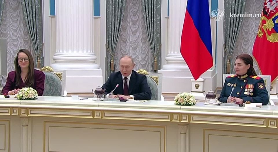 Анна Хорошун: В преддверии 8 Марта Владимир Путин провёл в Кремле встречу с женщинами-военными, медиками, военкорами, представительницами рабочих и творческих профессий