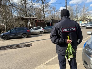 Активисты «Юг молодой» совместно с Отделом Госавтоинспекции Отдела МВД России «Бердянский» провели праздничную акцию на дорогах города