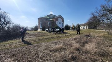 Субботник в Берестовом. В селе Берестовое прошёл масштабный субботник, в котором приняли участие местные жители и воспитанники спортивной школы