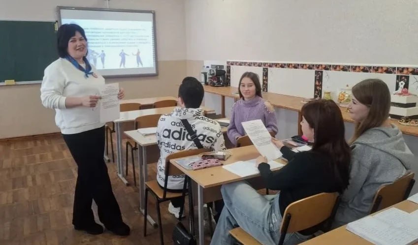 Форсайт-сессия «Калейдоскоп профессий: вдохновляем на будущее!» на площадке молодежного клуба «Ты в центре!»