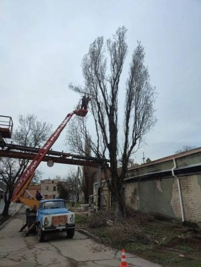 В Бердянске продолжаются работы по благоустройству